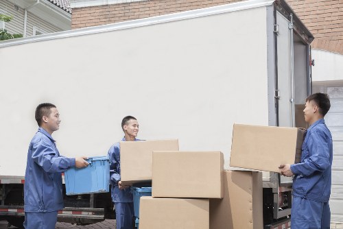 Professional packing and unpacking services in Ickenham for a stress-free home move